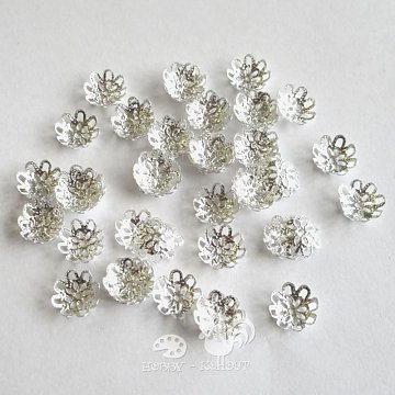Kaplík 9x3 mm 50 ks kytička stříbrný