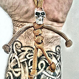 Kovový korálek na paracord - lebka